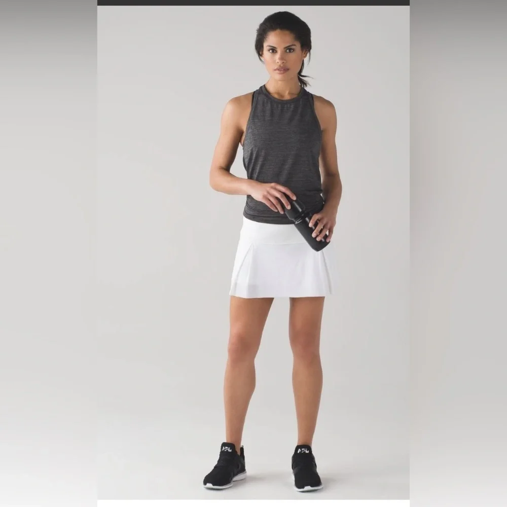🍋🍋Lululemon Athletica White Lost In Pace Skirt sz 2 good used condition